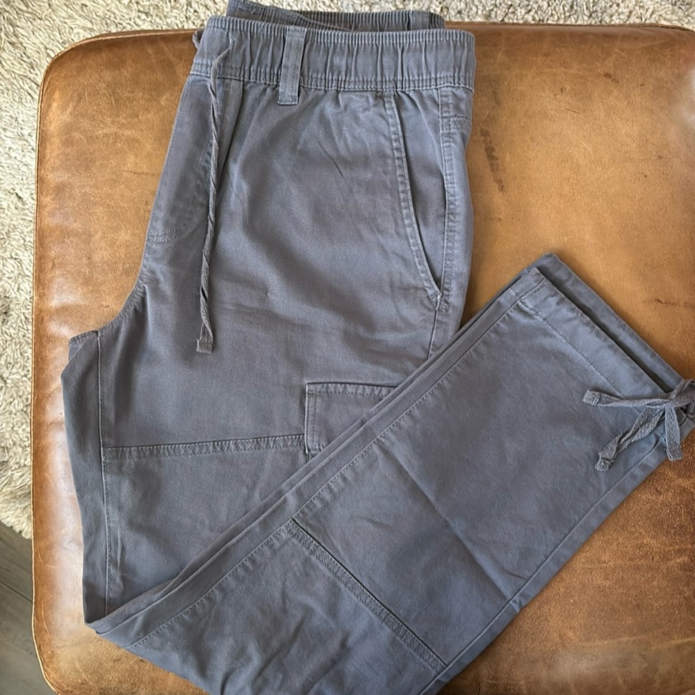 Men’s gray cargo joggers size medium